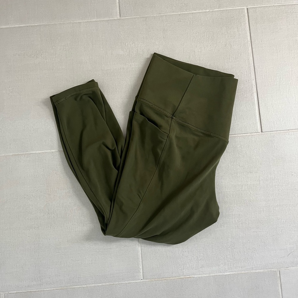 Athleta Salutation Stash Pocket II 7/8 Tight